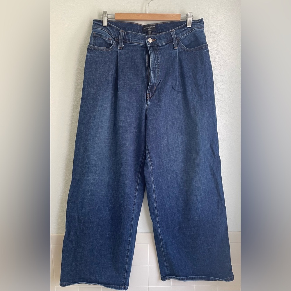 Banana Republic Pleated Wide-leg Jeans, size 31/12